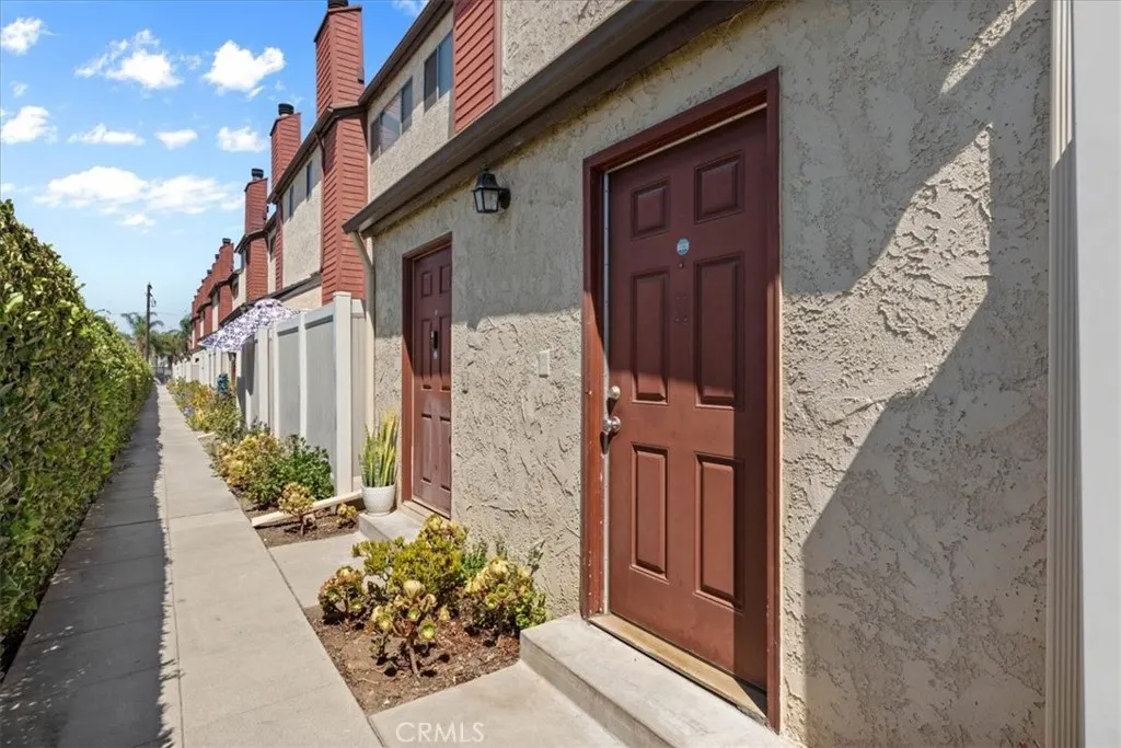 4336 Walnut #E