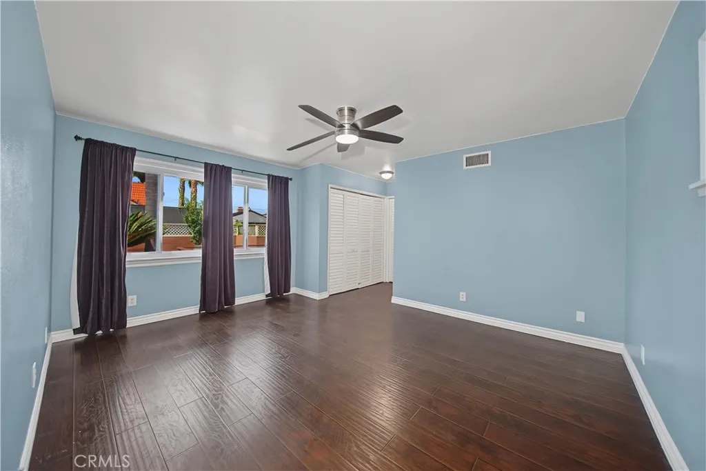 1107 E Larkwood
