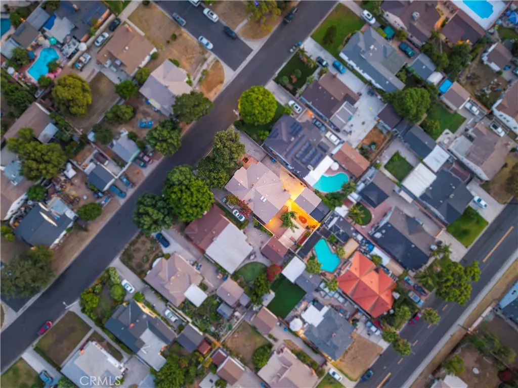 1107 E Larkwood