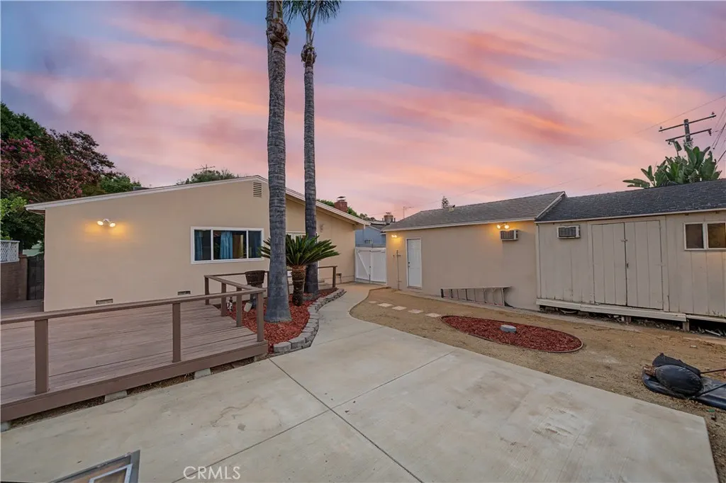 1107 E Larkwood