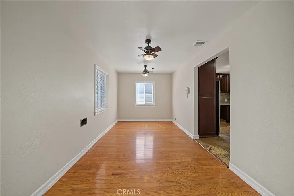 1107 E Larkwood