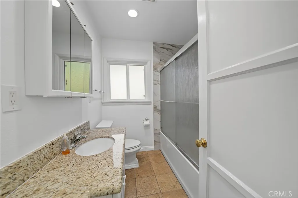 1107 E Larkwood