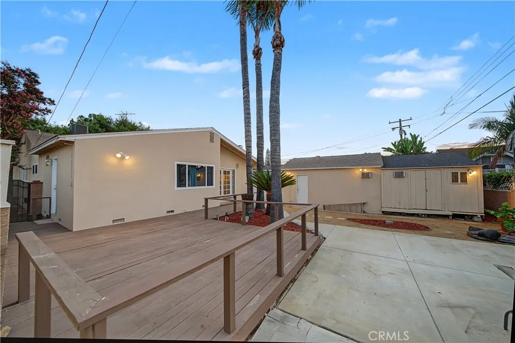 1107 E Larkwood