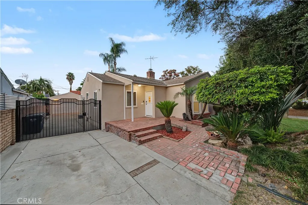 1107 E Larkwood