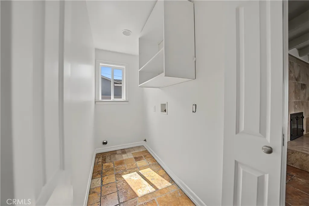 1107 E Larkwood