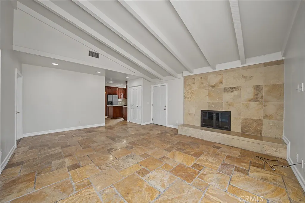 1107 E Larkwood