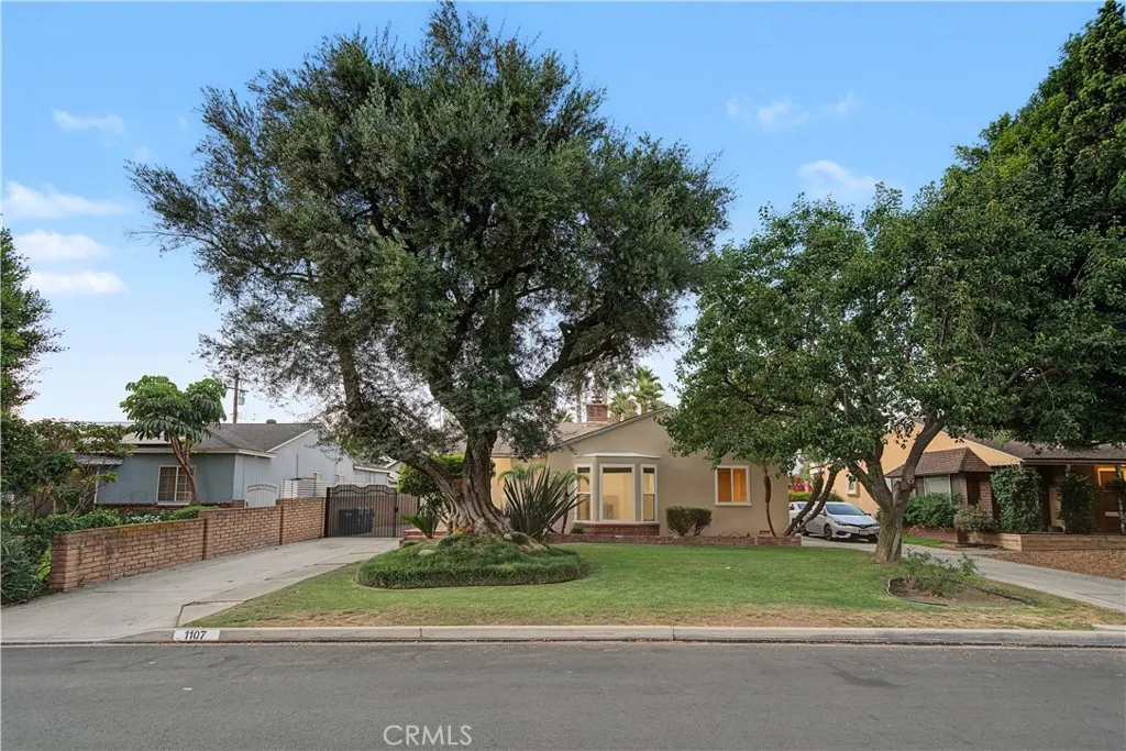 1107 E Larkwood