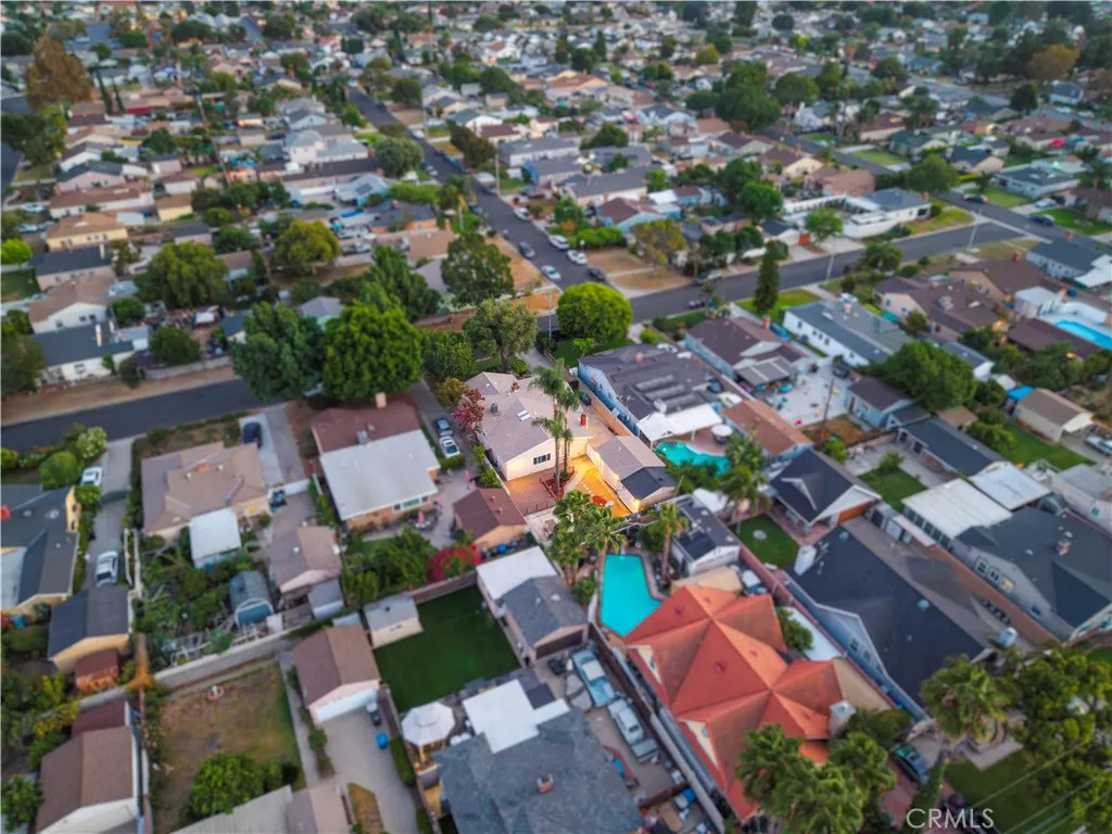 1107 E Larkwood