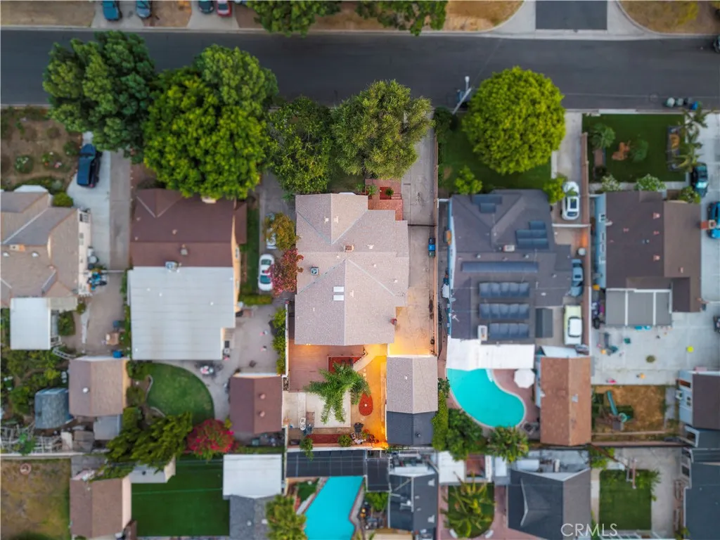 1107 E Larkwood