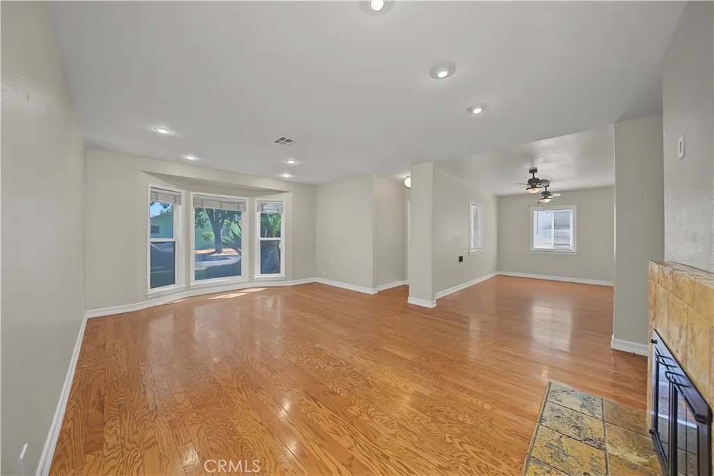 1107 E Larkwood