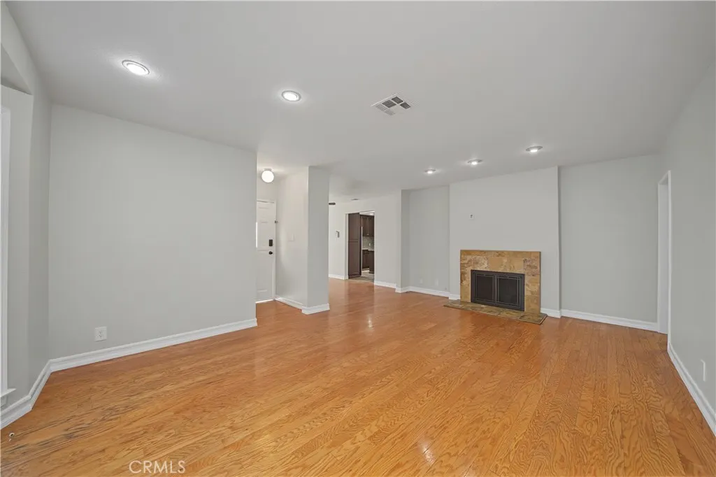 1107 E Larkwood