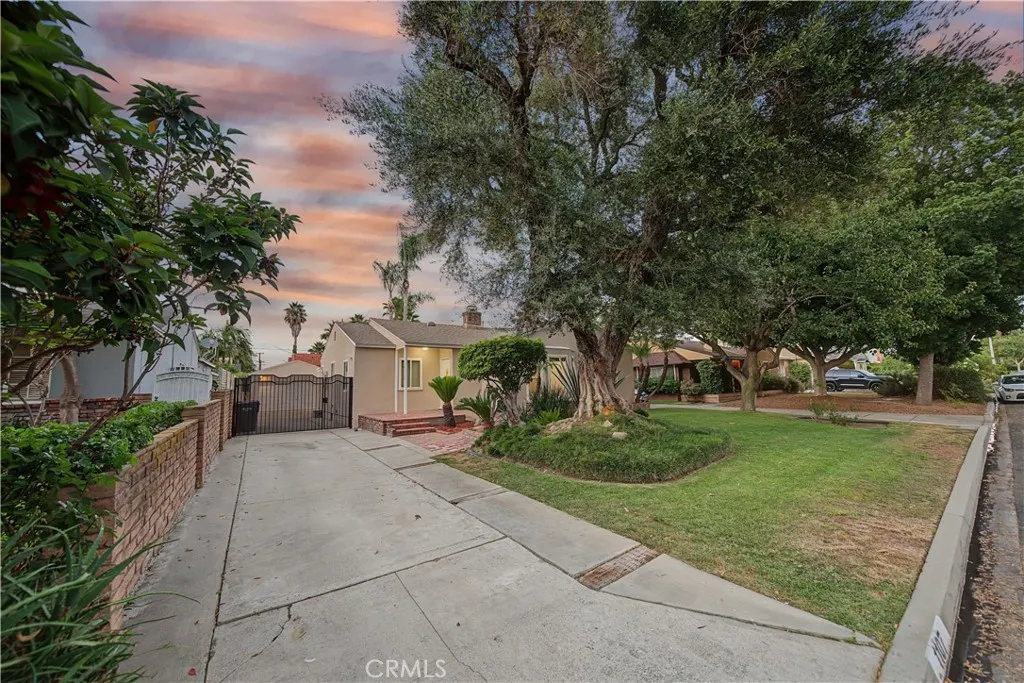 1107 E Larkwood