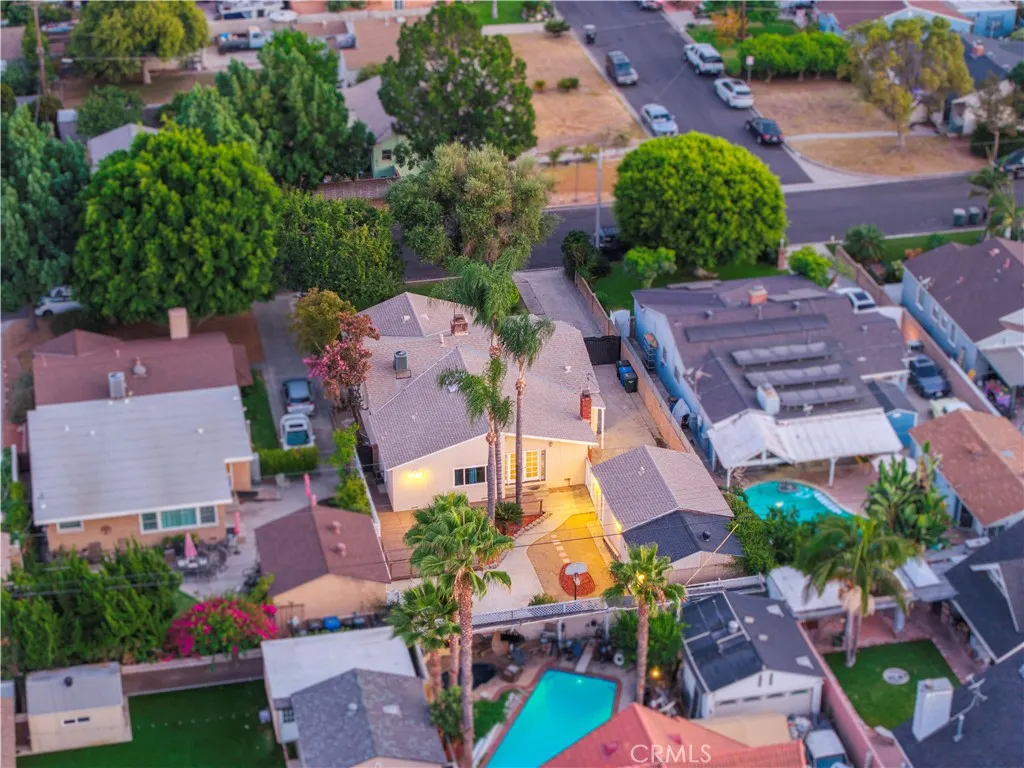 1107 E Larkwood