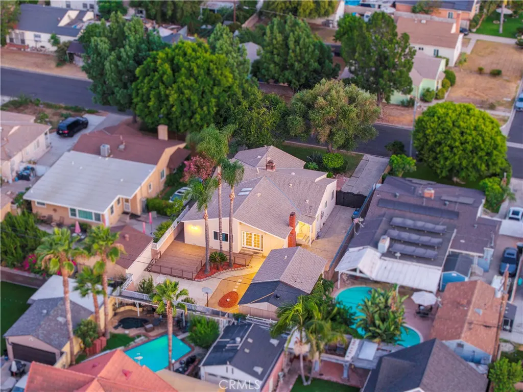1107 E Larkwood