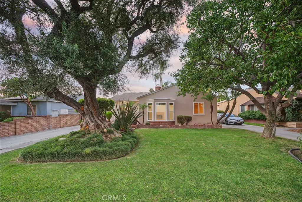 1107 E Larkwood