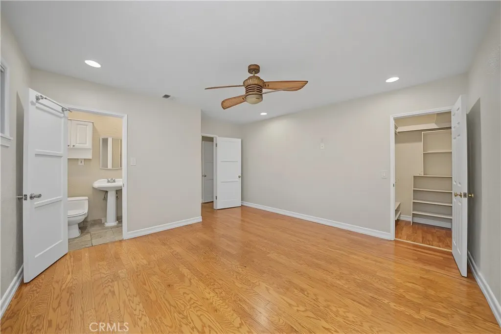1107 E Larkwood