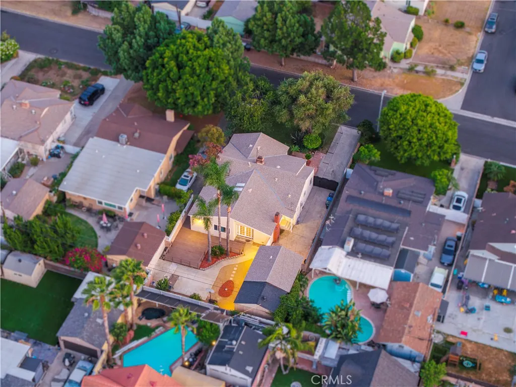 1107 E Larkwood
