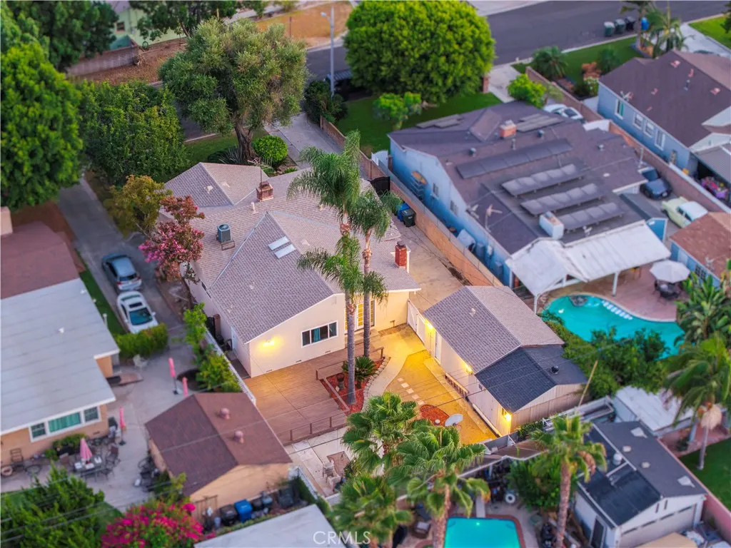 1107 E Larkwood
