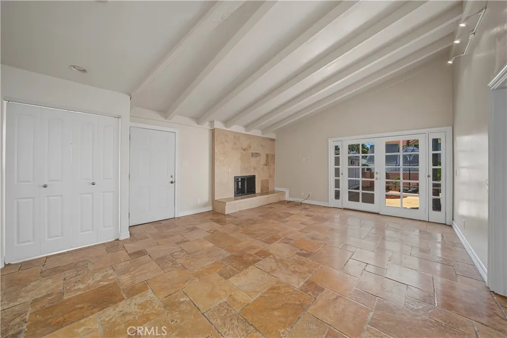 1107 E Larkwood