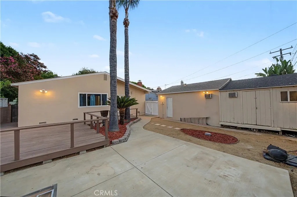 1107 E Larkwood