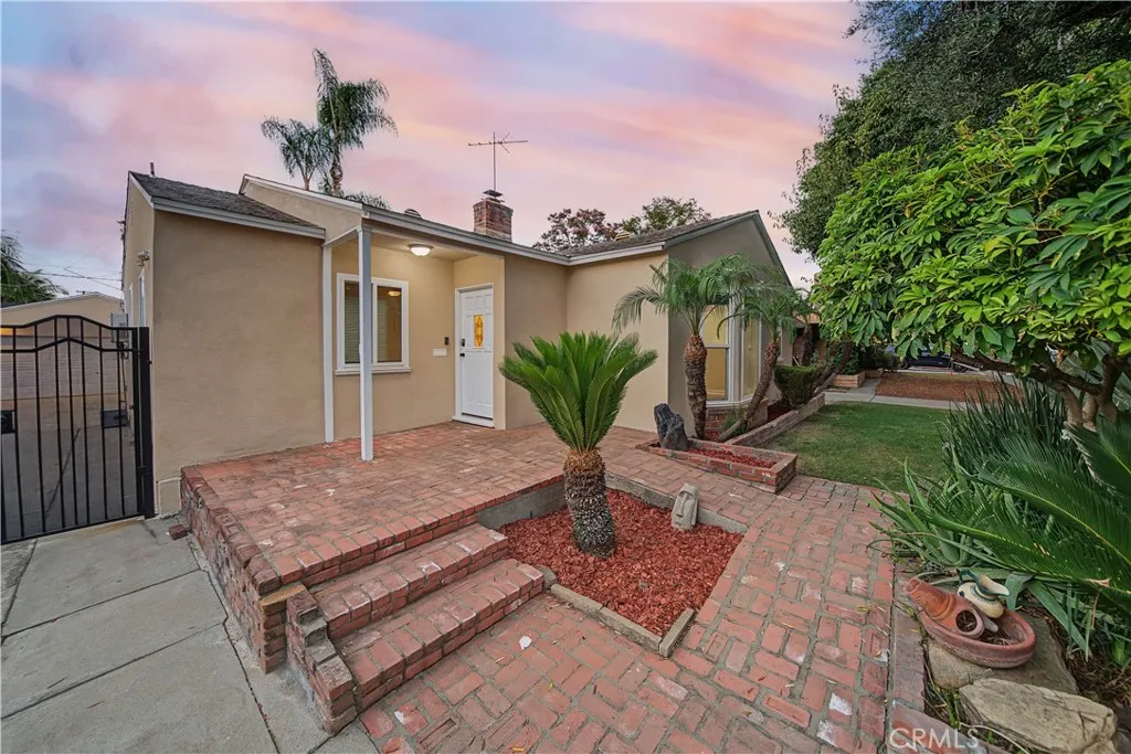 1107 E Larkwood