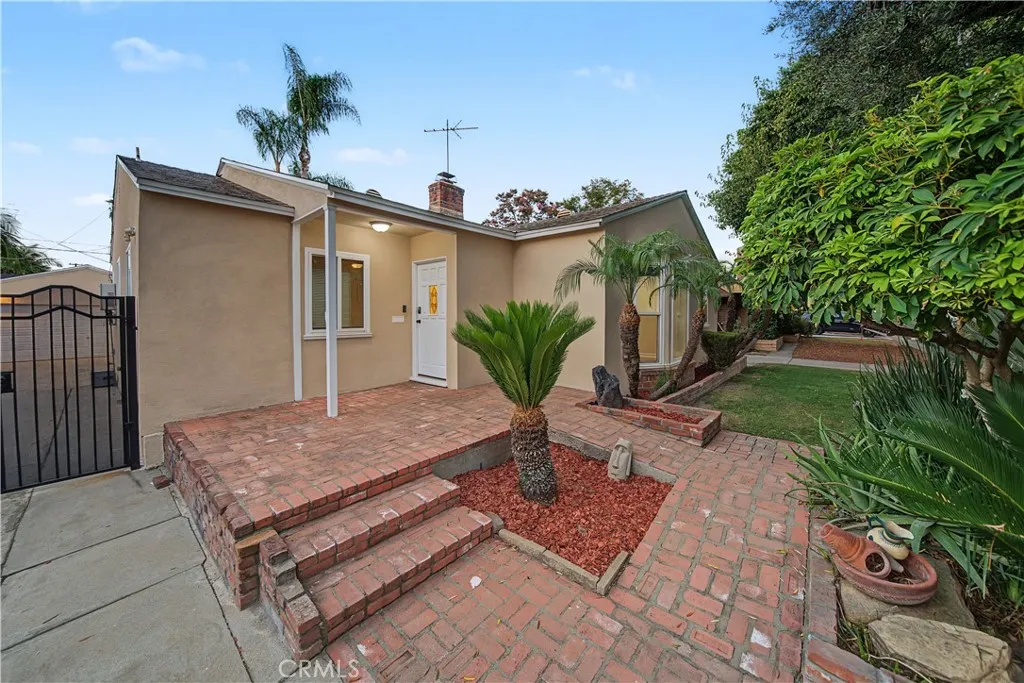 1107 E Larkwood