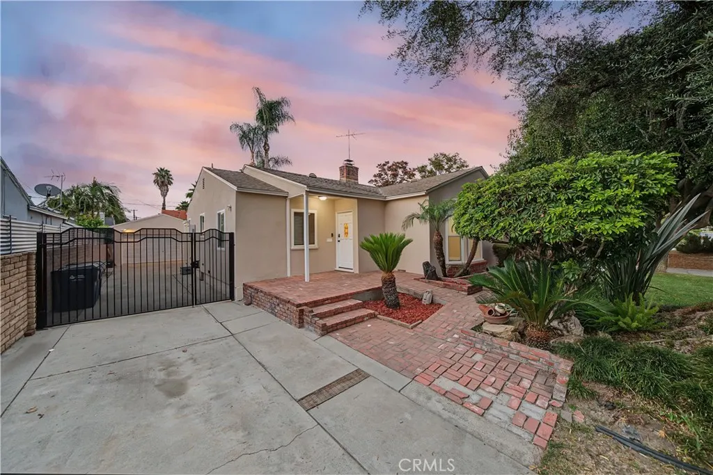 1107 E Larkwood