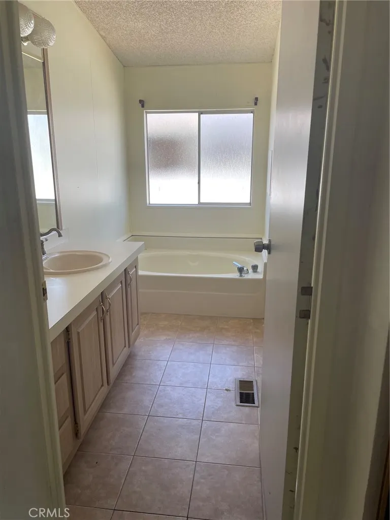 1245 W Cienega Avenue #138