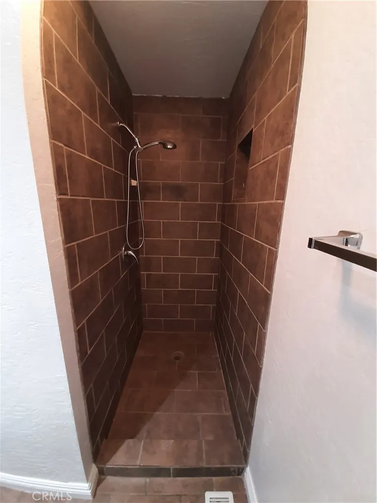 1652 Home Terrace