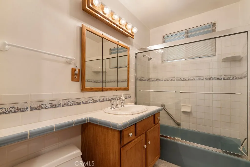 347 W Alcross