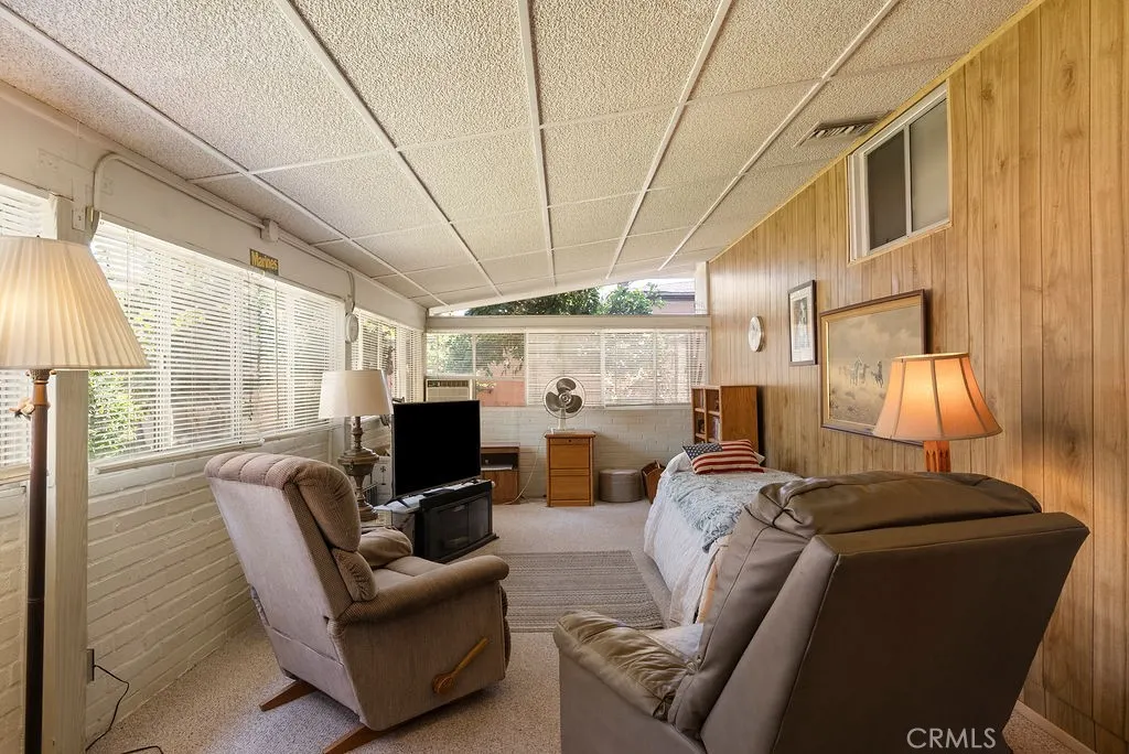 347 W Alcross