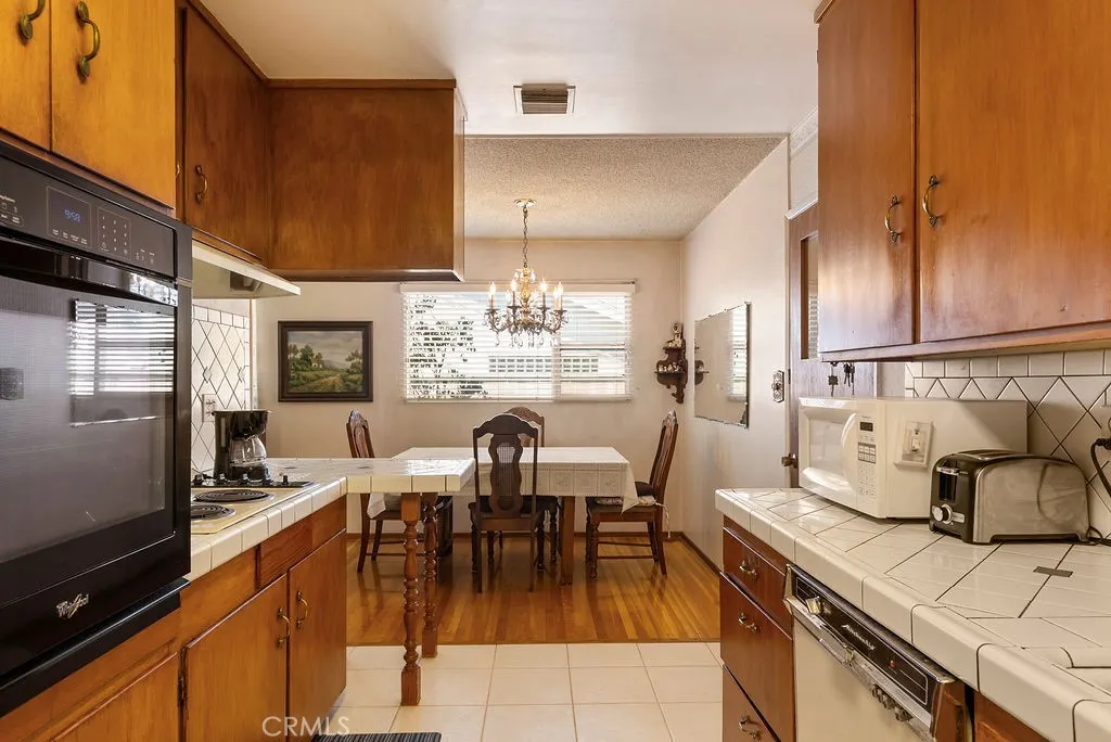 347 W Alcross