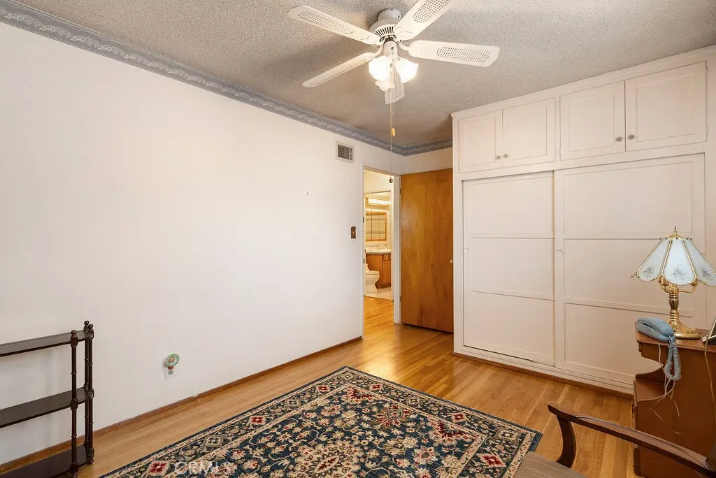 347 W Alcross