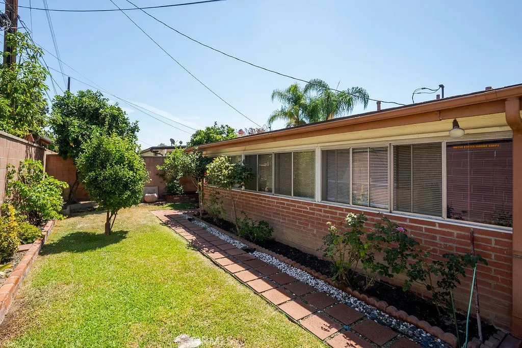 347 W Alcross