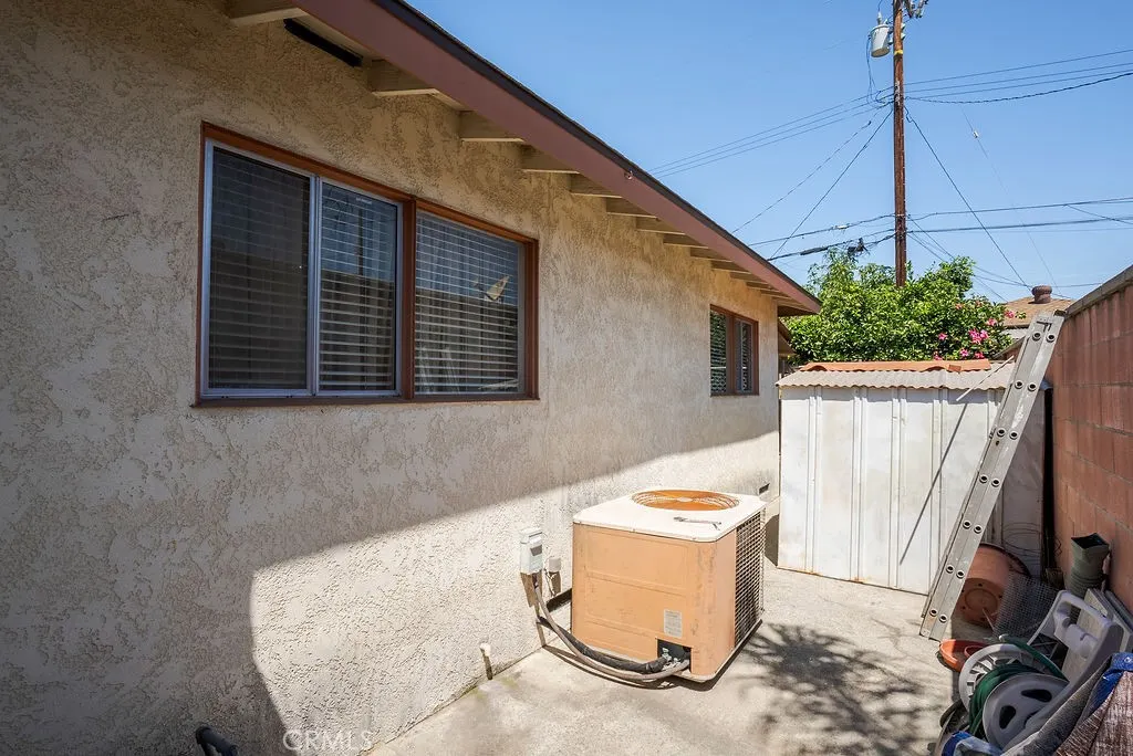347 W Alcross