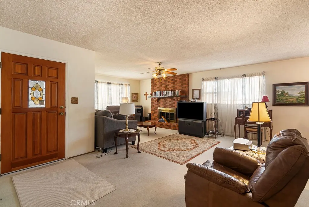 347 W Alcross