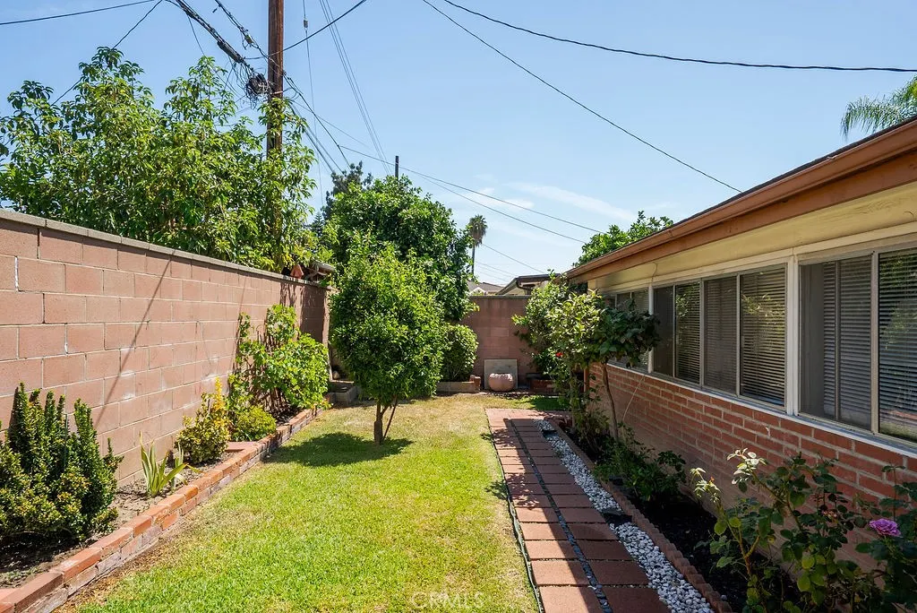 347 W Alcross