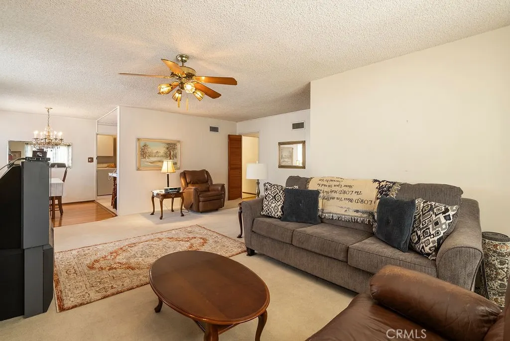 347 W Alcross