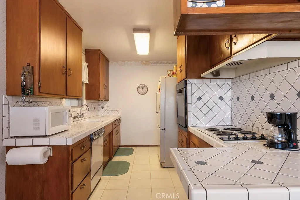 347 W Alcross