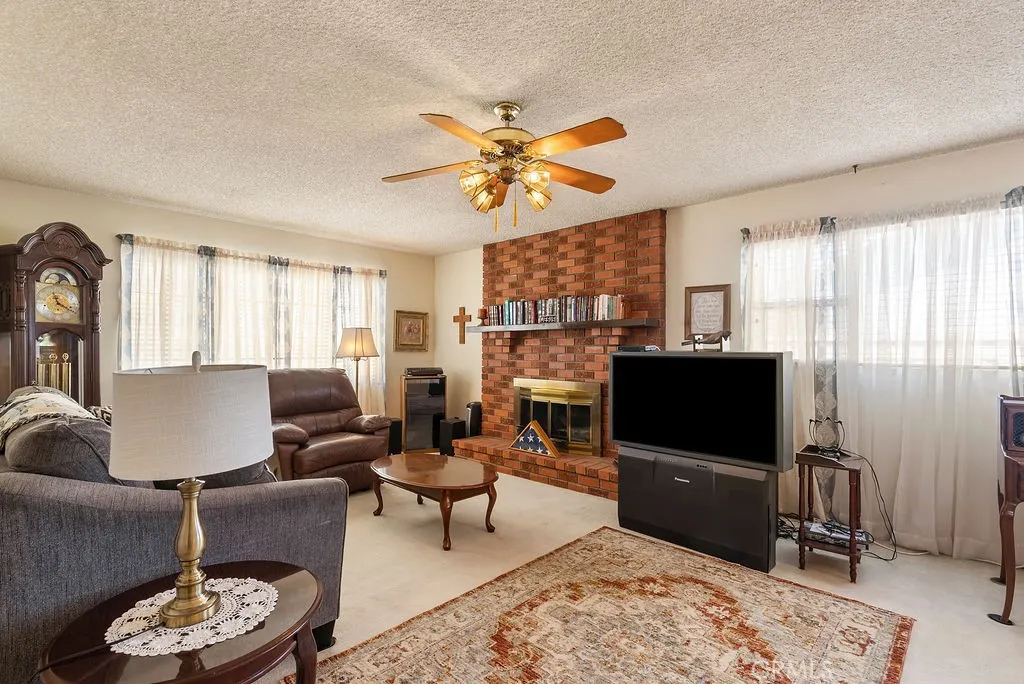 347 W Alcross