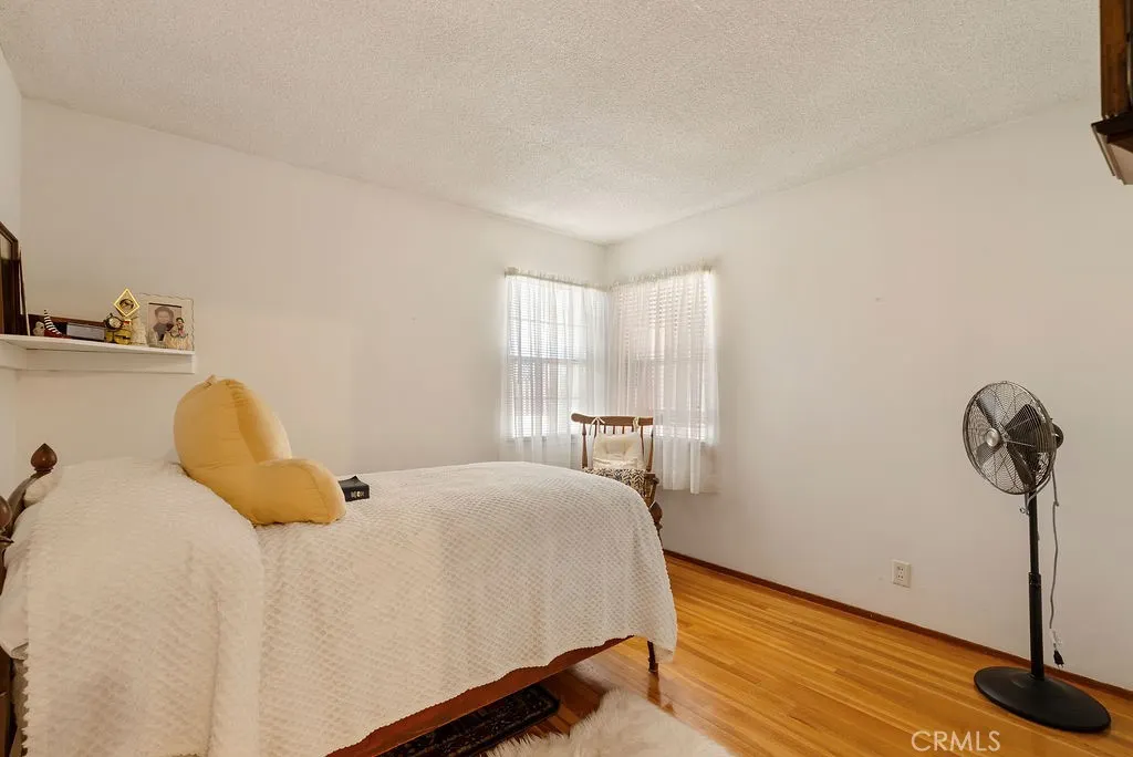 347 W Alcross