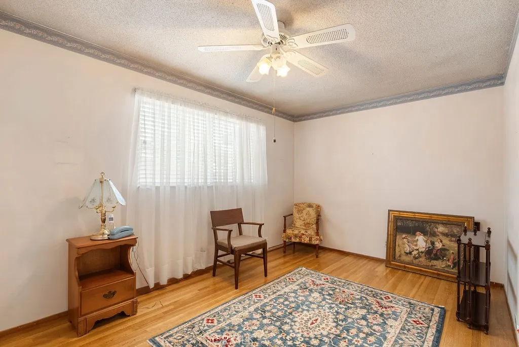 347 W Alcross