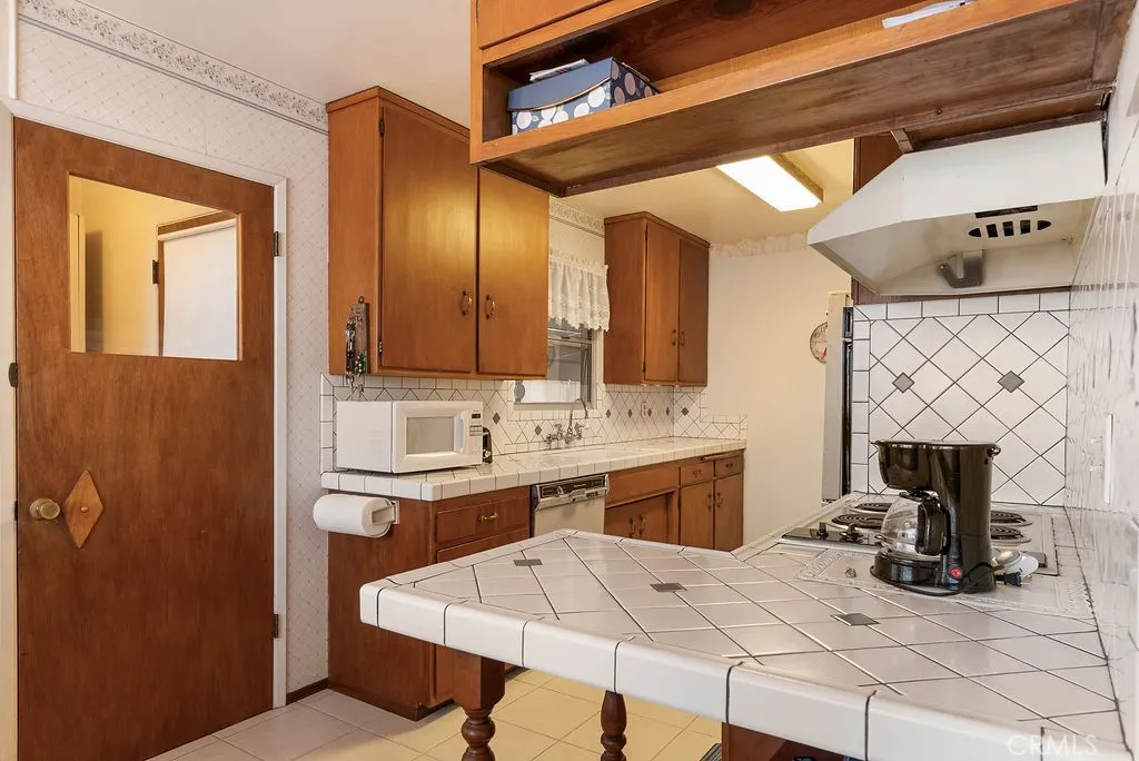 347 W Alcross