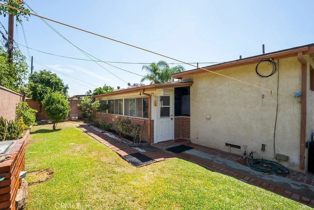 347 W Alcross