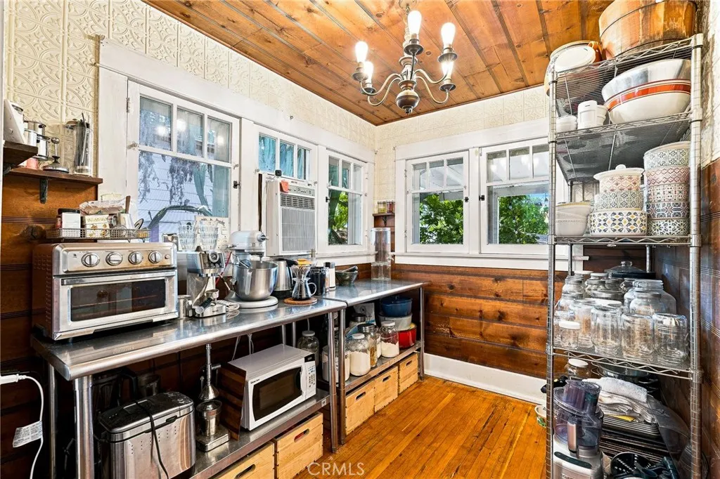425 W E Street