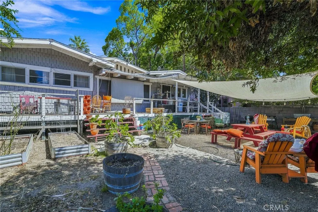 425 W E Street