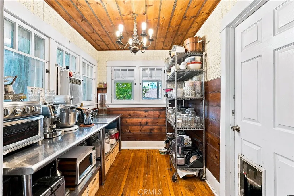 425 W E Street