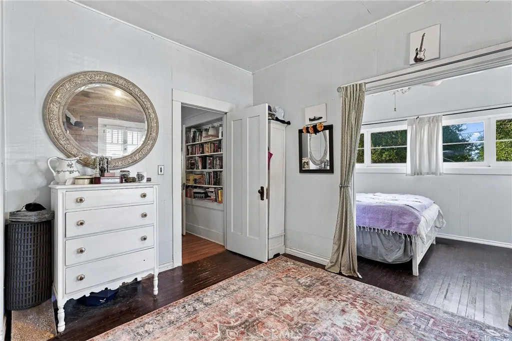 425 W E Street