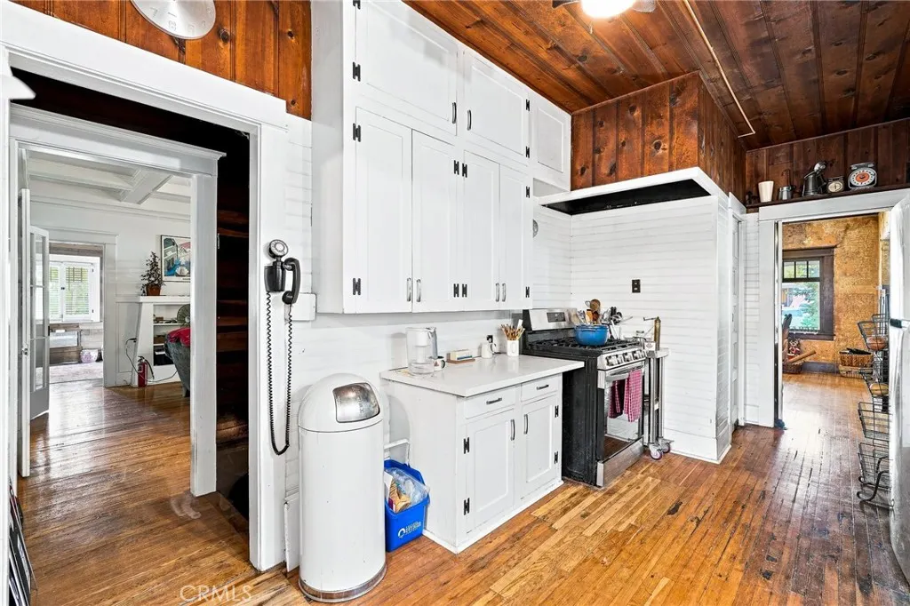425 W E Street