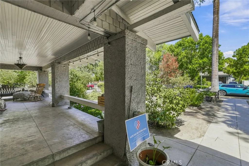 425 W E Street